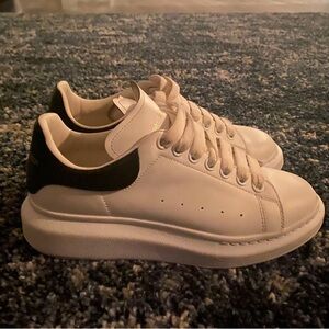 Alexander McQueens Size 40(Us 7-8)